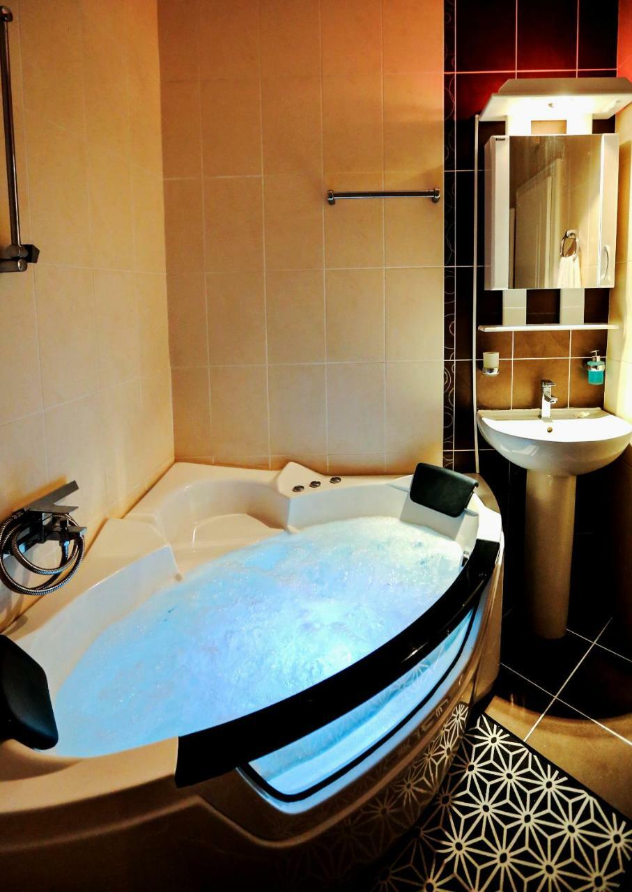 Jacuzzi Oasis Apartment Novi Sad Exteriér fotografie